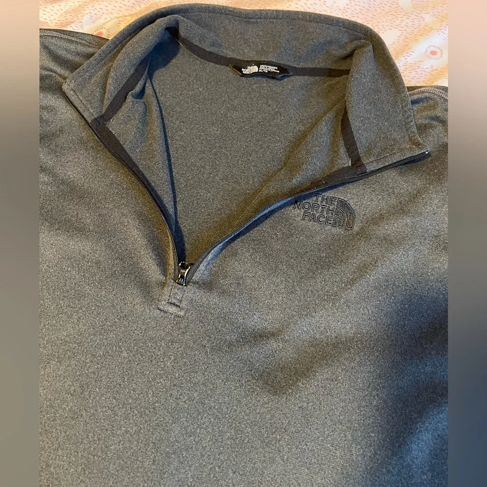 The North Face Charcoal Quarter-Zip Pullover Men’s XL